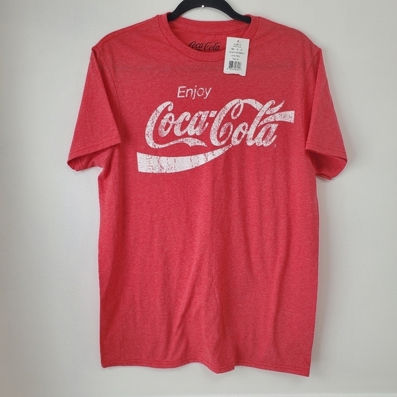 NWT Coca-Cola Graphic Red Logo Tee T-Shirt Medium - Picture 2 of 4